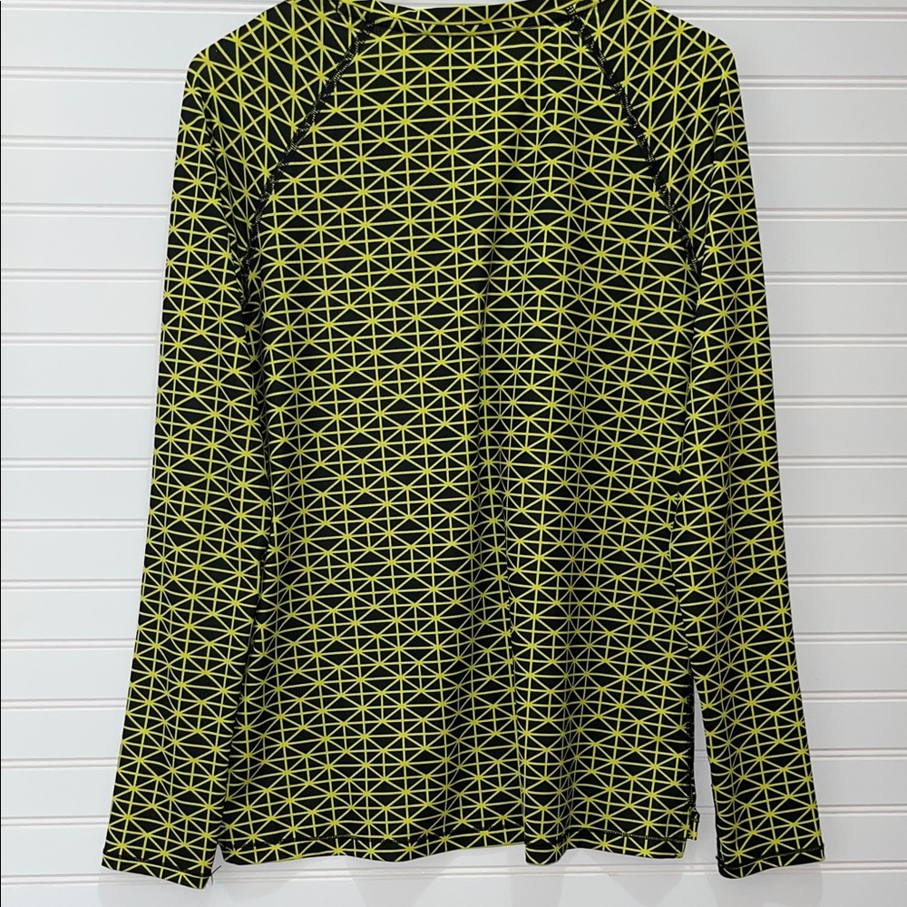 Like NEW Large Heatgear Under Armour Women's Long Sleeve Top in Black and Yellow - Picture 4 of 4